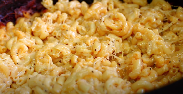 Easy Slow Cooker Macaroni and Cheese Recipe