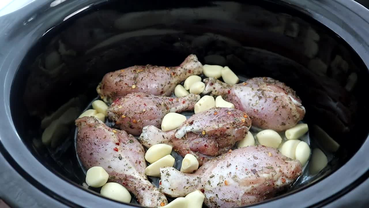 Italian Garlic Chicken Recipe In Crock Pot - Heavenly Recipes