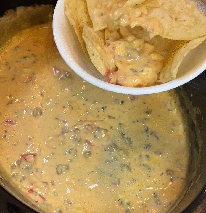 Slow Cooker Queso Dip