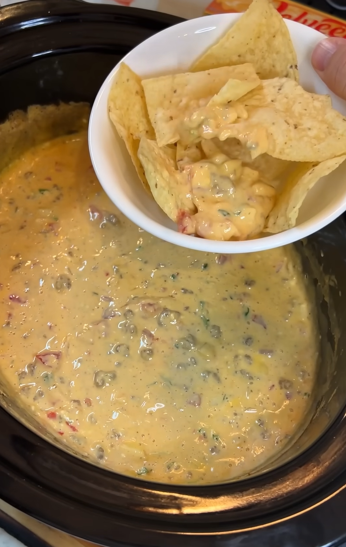 Slow Cooker Queso Dip