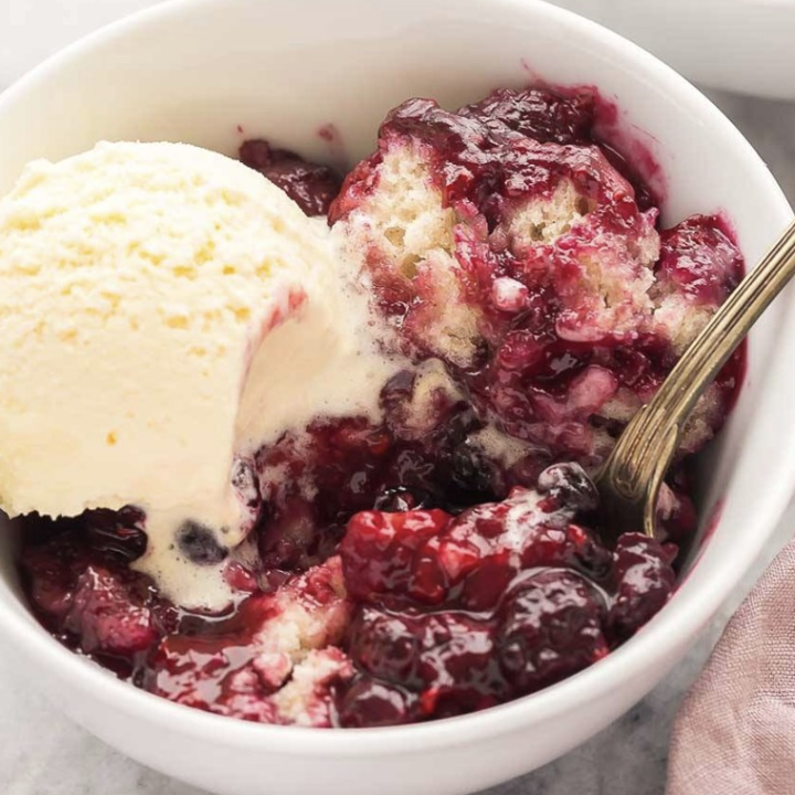 Slow Cooker Berry Cobbler