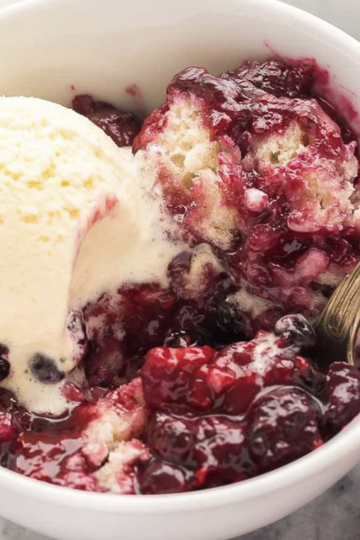 Slow Cooker Berry Cobbler