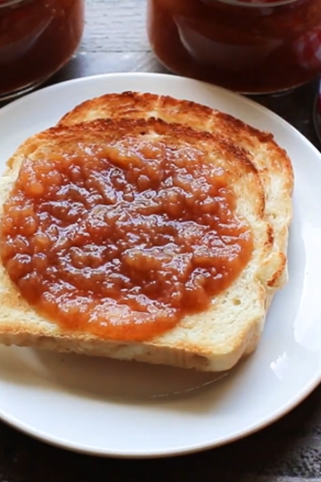 Slow Cooker Cinnamon Applesauce